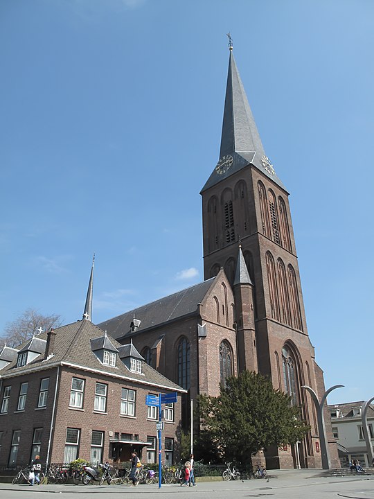 Schoorsteenveger Hengelo. Sint Lambertusbasiliek Hengelo